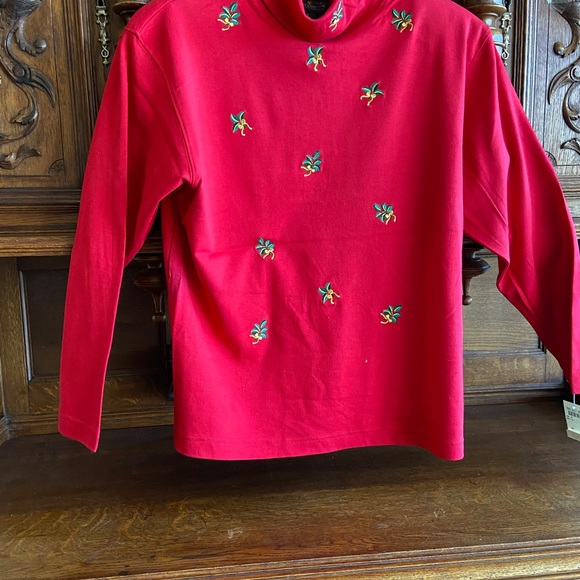 NWOT RED HOLIDAY TURTLENECK - Picture 7 of 7